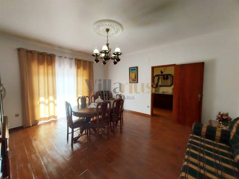 Moradia Térrea T3 com Jardim e Terreno Amplo a 5 Min de Tomar