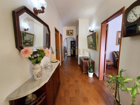 Moradia Térrea T3 com Jardim e Terreno Amplo a 5 Min de Tomar