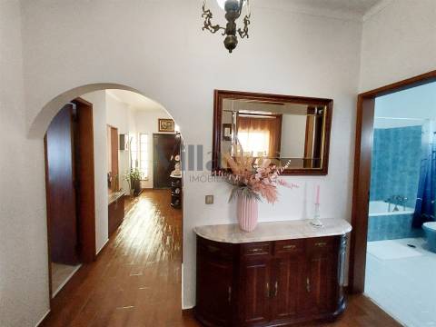 Moradia Térrea T3 com Jardim e Terreno Amplo a 5 Min de Tomar