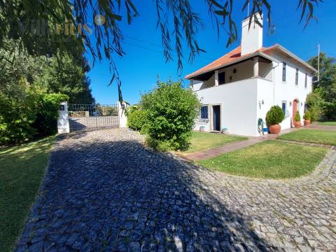 Moradia T4 senhorial c/ terreno entre Tomar e Fátima