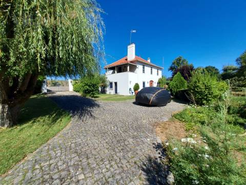 Moradia T4 senhorial c/ terreno entre Tomar e Fátima