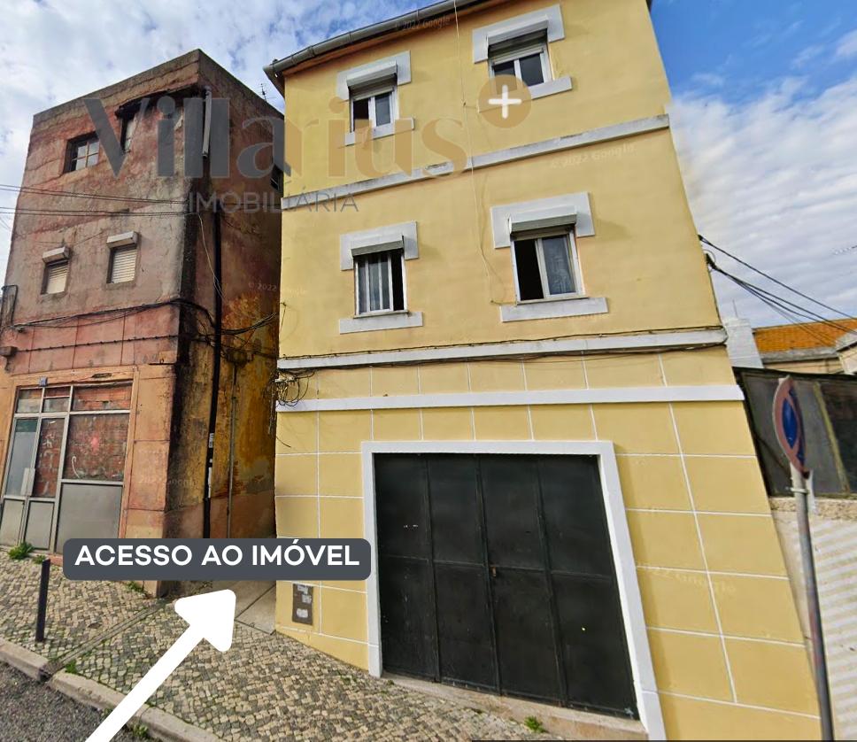 Casa com Terraço para Renovar  – Campolide, Lisboa