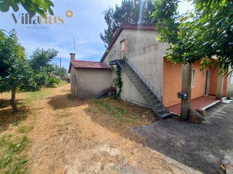 Moradia com terreno em Tomar — 13.800 m² e pomar