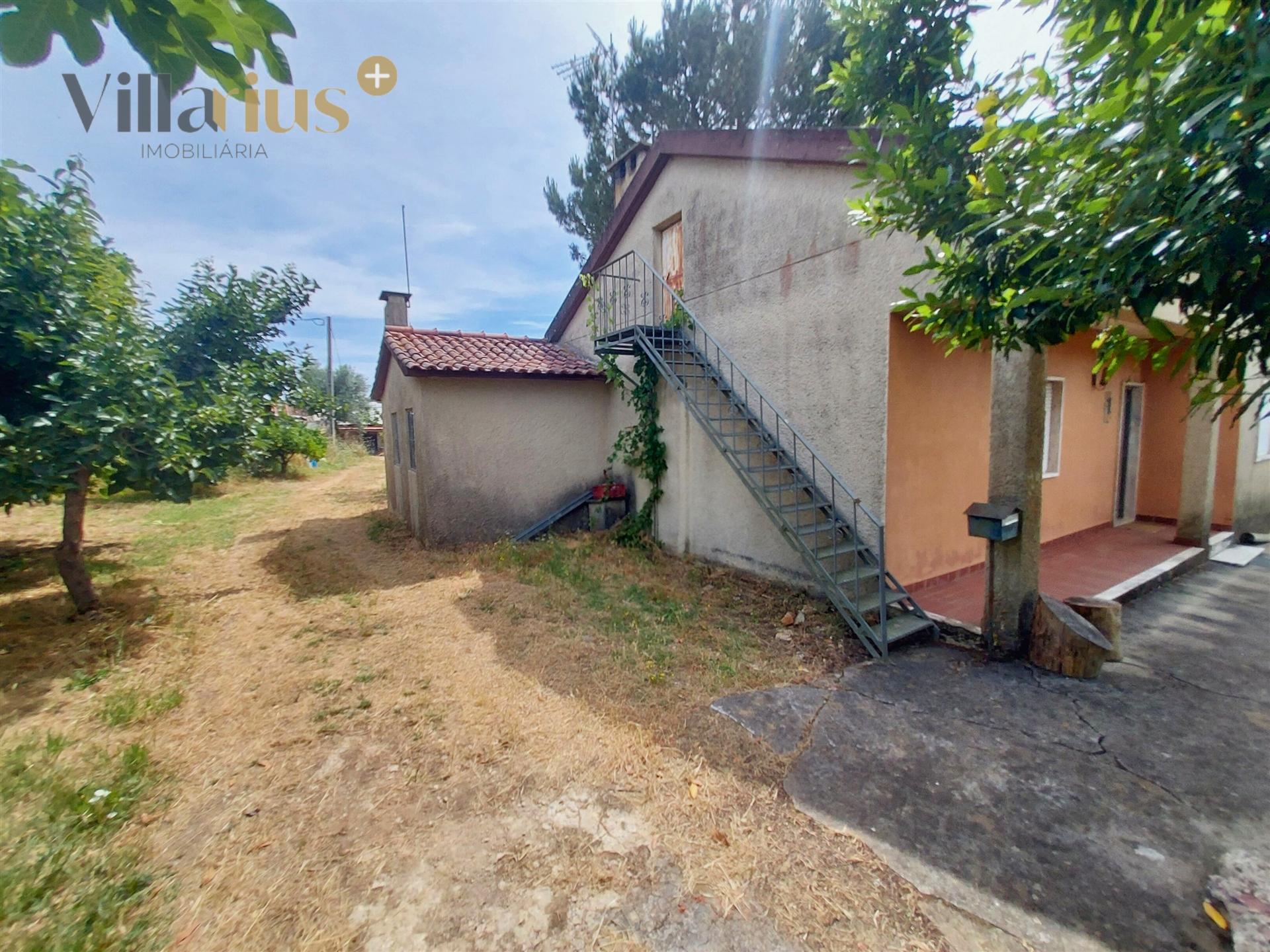 Moradia com terreno em Tomar — 13.800 m² e pomar