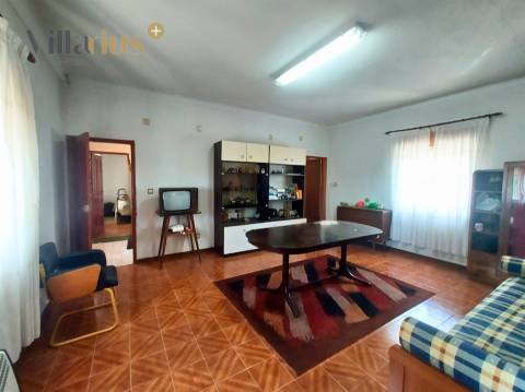 Moradia T3+1 à Venda em Tomar – Espaço e Natureza