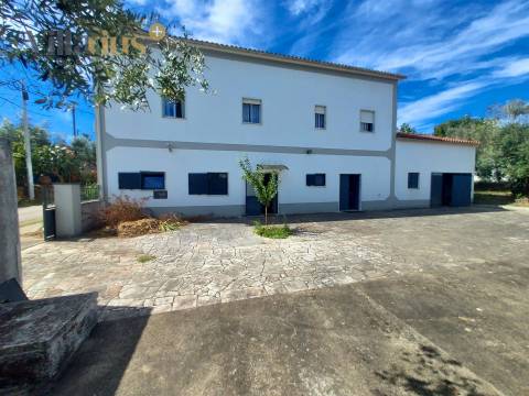 Moradia T3+1 à Venda em Tomar – Espaço e Natureza