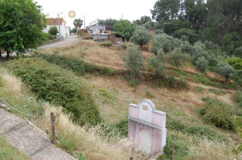 Terreno com viabilidade de construção a 3 min. da praia fluvial