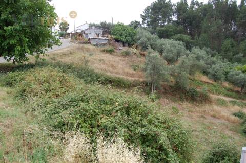 Terreno com viabilidade de construção a 3 min. da praia fluvial