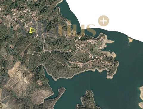 Terreno com viabilidade de construção a 3 min. da praia fluvial