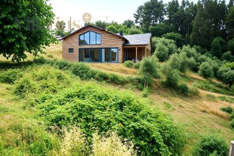 Terreno com viabilidade de construção a 3 min. da praia fluvial