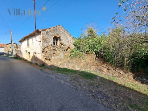 Moradia em Pedra T4 para Recuperar – Casais e Alviobeira, Tomar