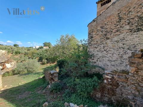 Moradia em Pedra T4 para Recuperar – Casais e Alviobeira, Tomar