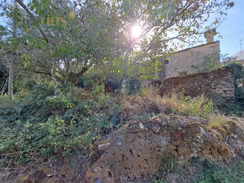 Moradia em Pedra T4 para Recuperar – Casais e Alviobeira, Tomar