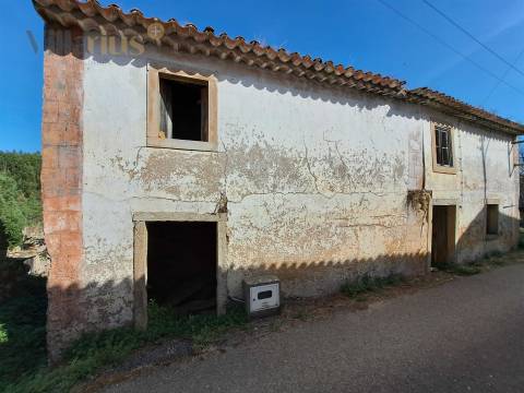 Moradia em Pedra T4 para Recuperar – Casais e Alviobeira, Tomar