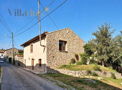 Moradia em Pedra T4 para Recuperar – Casais e Alviobeira, Tomar