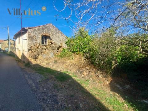 Moradia em Pedra T4 para Recuperar – Casais e Alviobeira, Tomar