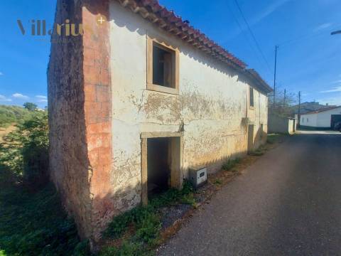 Moradia em Pedra T4 para Recuperar – Casais e Alviobeira, Tomar