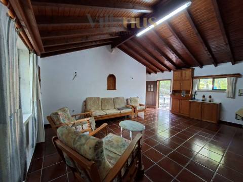 Moradia Térrea com Terreno Extenso a 3 min de Alverangel