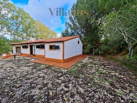 Moradia Térrea com Terreno Extenso a 3 min de Alverangel