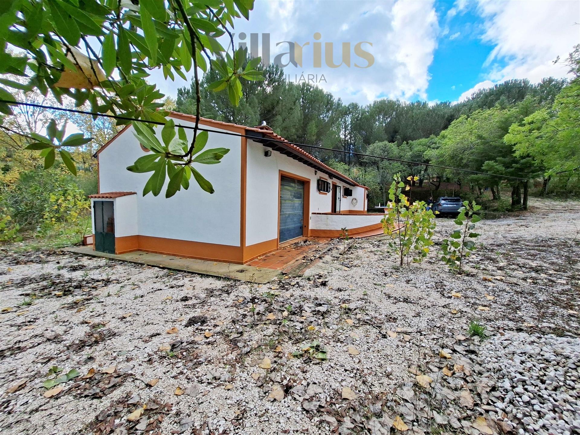 Moradia Térrea com Terreno Extenso a 3 min de Alverangel