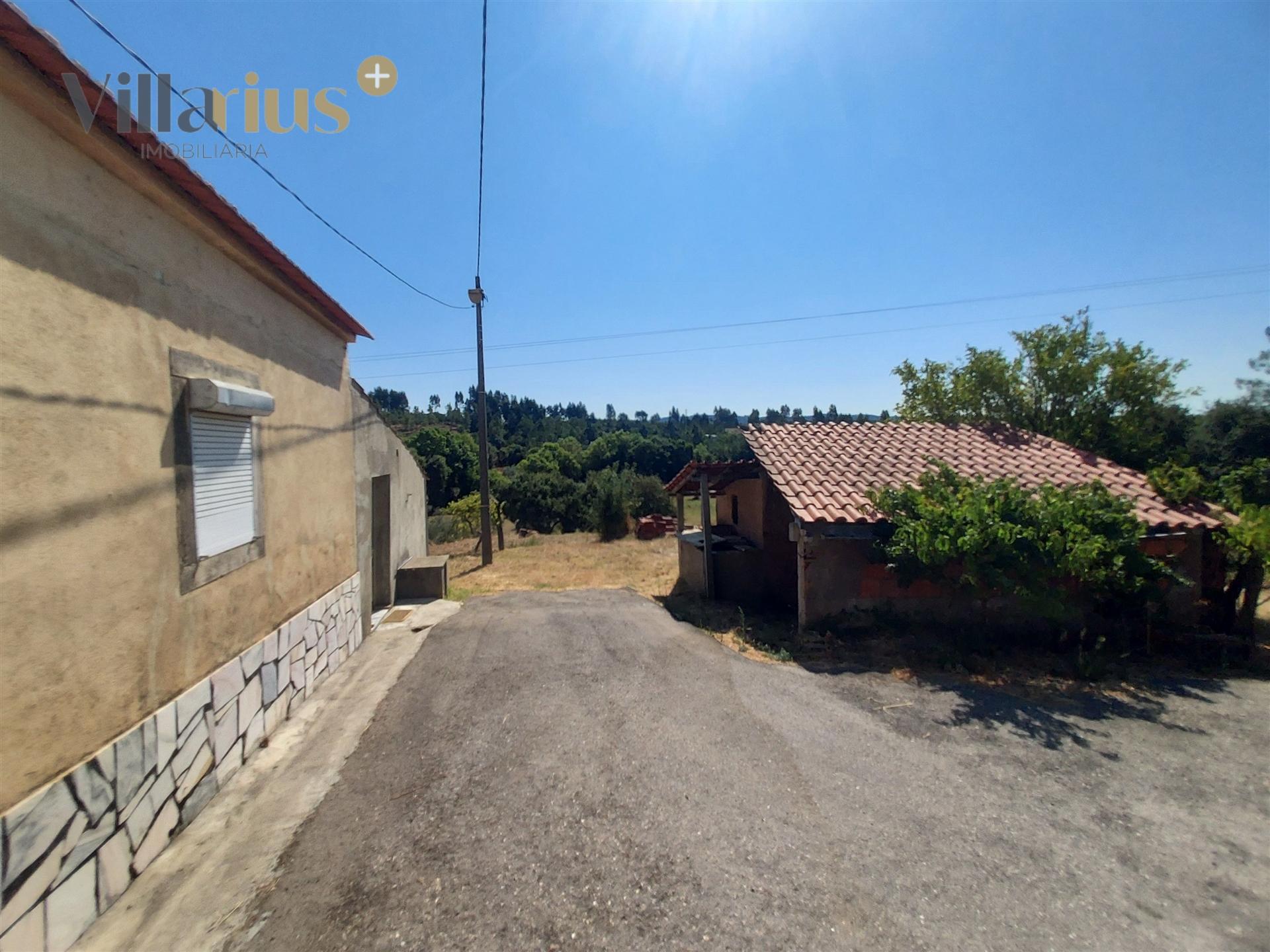 Moradia T3 com Terreno em Tomar | 18.760 m²