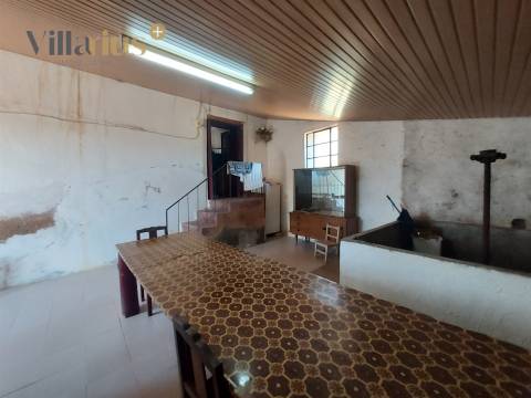 Moradia T3 com Terreno em Tomar | 18.760 m²