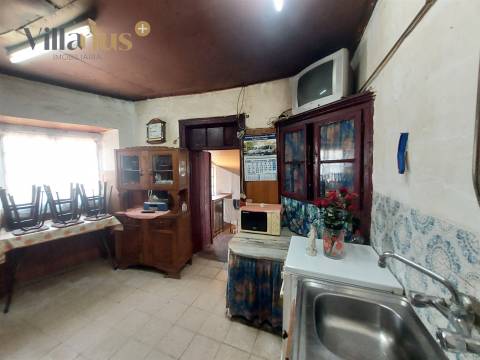 Moradia T3 com Terreno em Tomar | 18.760 m²