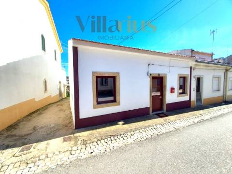 Moradia Térrea Remodelada em Tomar | 2 Quartos e Jardim