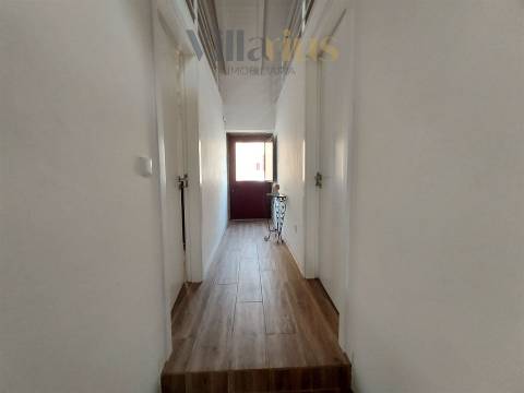 Moradia Térrea Remodelada em Tomar | 2 Quartos e Jardim