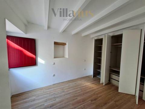 Moradia Térrea Remodelada em Tomar | 2 Quartos e Jardim