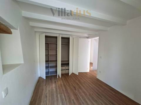 Moradia Térrea Remodelada em Tomar | 2 Quartos e Jardim