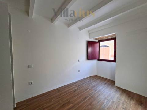 Moradia Térrea Remodelada em Tomar | 2 Quartos e Jardim