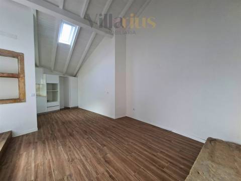 Moradia Térrea Remodelada em Tomar | 2 Quartos e Jardim