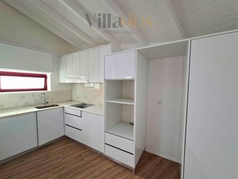 Moradia Térrea Remodelada em Tomar | 2 Quartos e Jardim