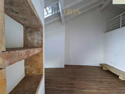 Moradia Térrea Remodelada em Tomar | 2 Quartos e Jardim