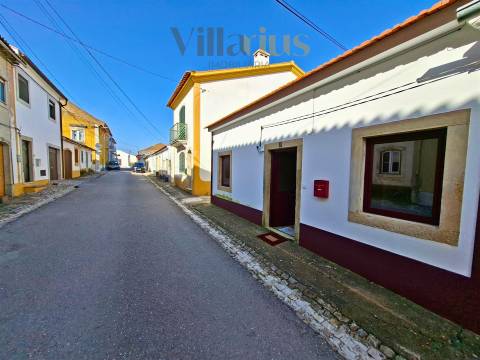 Moradia Térrea Remodelada em Tomar | 2 Quartos e Jardim