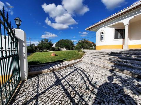 Moradia Térrea com Piscina e Terreno em São Pedro de Tomar | Villarius
