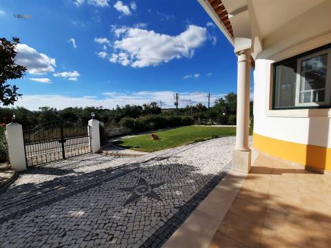 Moradia Térrea com Piscina e Terreno em São Pedro de Tomar | Villarius