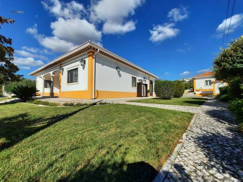 Moradia Térrea com Piscina e Terreno em São Pedro de Tomar | Villarius