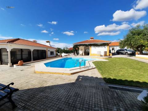Moradia Térrea com Piscina e Terreno em São Pedro de Tomar | Villarius