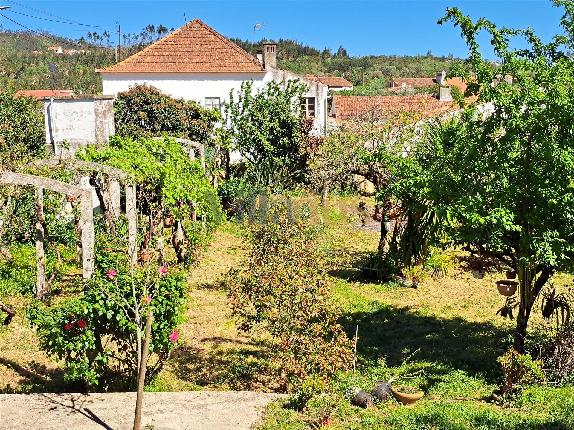 Moradia T2 para Venda em Casais e Alviobeira, Tomar
