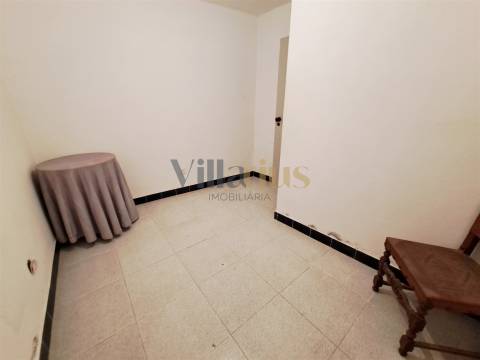 Moradia Térrea T4 com Adega, Tertúlia e 7.520 m² de Natureza — Ferreira do Zêzere