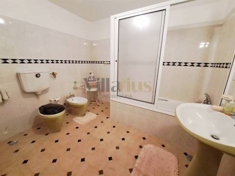 Moradia Térrea T4 com Adega, Tertúlia e 7.520 m² de Natureza — Ferreira do Zêzere