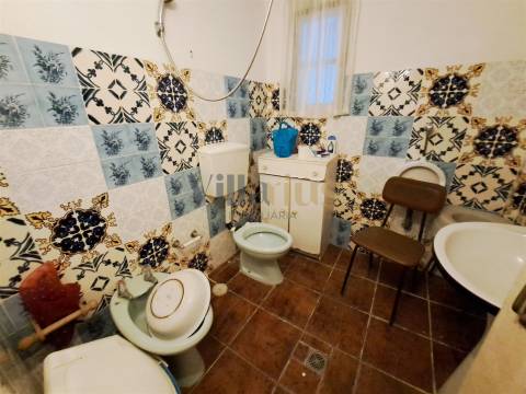 Moradia Térrea T4 com Adega, Tertúlia e 7.520 m² de Natureza — Ferreira do Zêzere