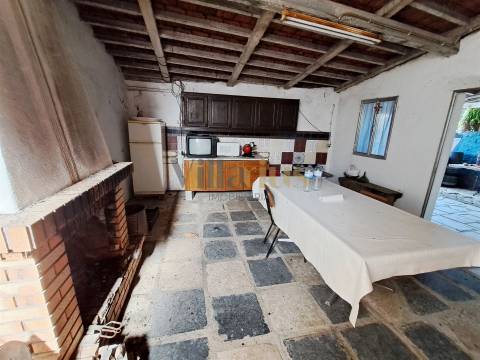 Moradia Térrea T4 com Adega, Tertúlia e 7.520 m² de Natureza — Ferreira do Zêzere