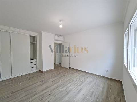 Moradia T3 com 402 m² de Construção, Garagem para 9 Viaturas e Espaços de Convívio — Tomar