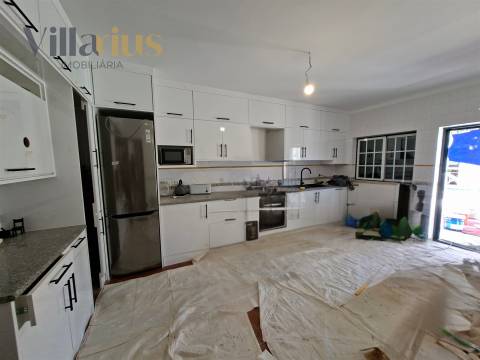 Moradia Geminada T4 + Sótão + Anexo | Entroncamento