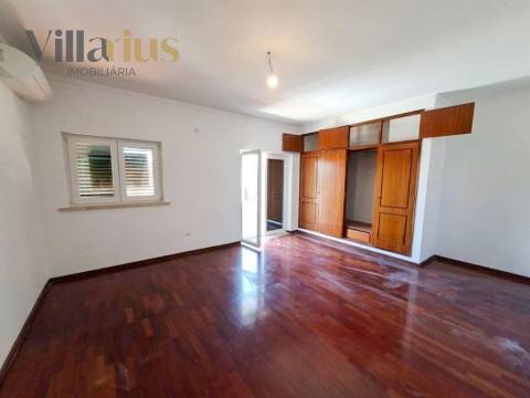 Moradia Geminada T4 + Sótão + Anexo | Entroncamento