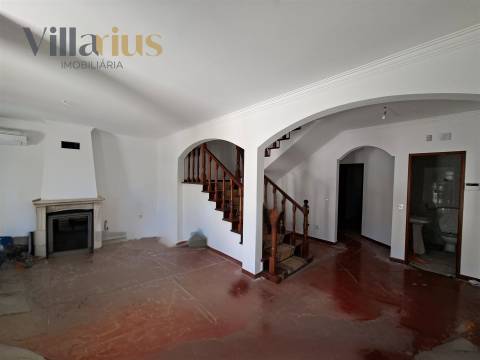 Moradia Geminada T4 + Sótão + Anexo | Entroncamento