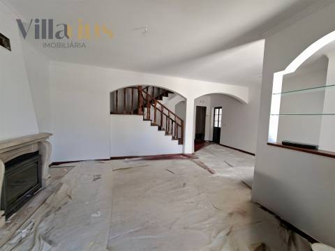 Moradia Geminada T4 + Sótão + Anexo | Entroncamento